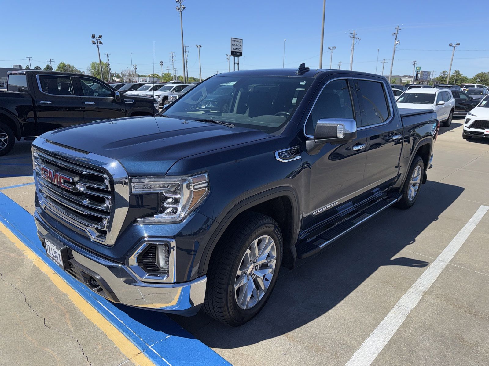 2019 GMC Sierra 4WD Crew Cab Short Box SLT's photo