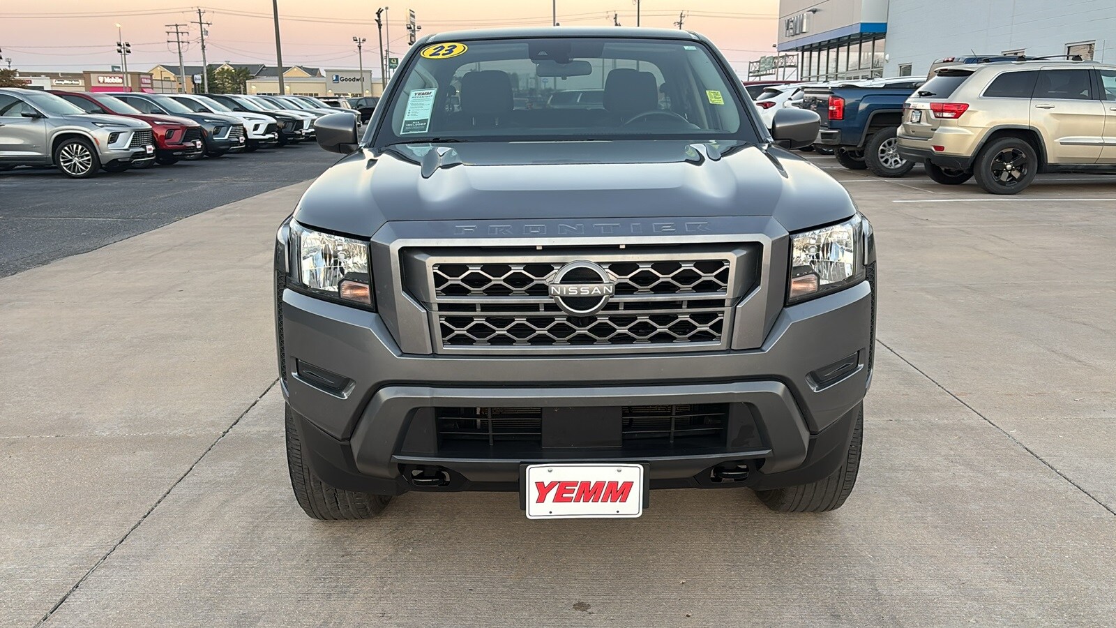 2023 Nissan Frontier SV photo 3
