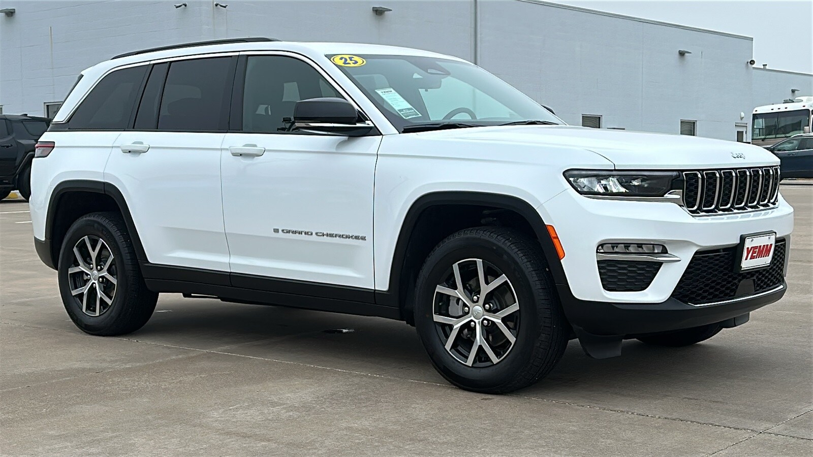 2025 Jeep Grand Cherokee Limited photo 2