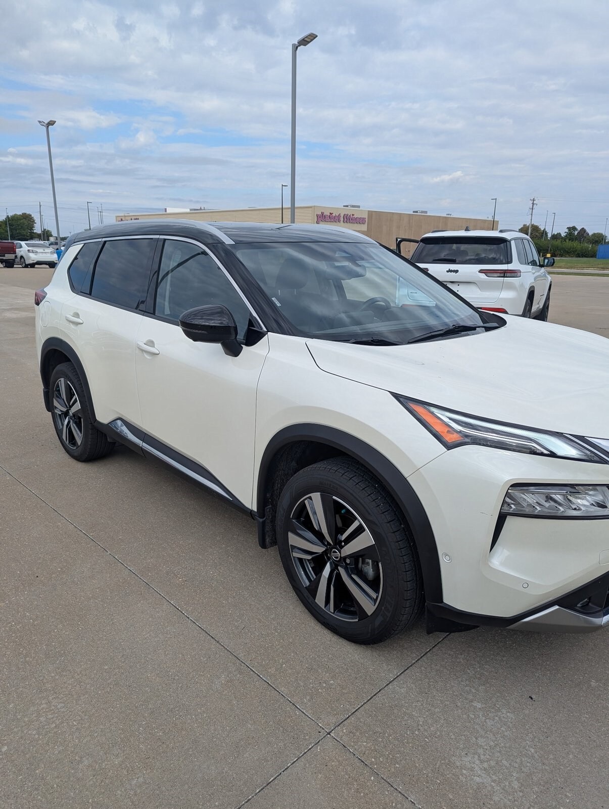 2021 Nissan Rogue Platinum photo 2