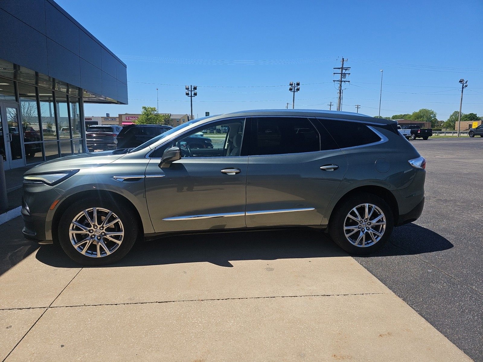 2023 Buick Enclave Essence AWD's photo