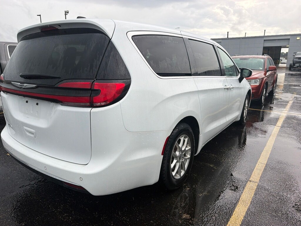 Certified 2023 Chrysler Pacifica Touring L Minivan/Van