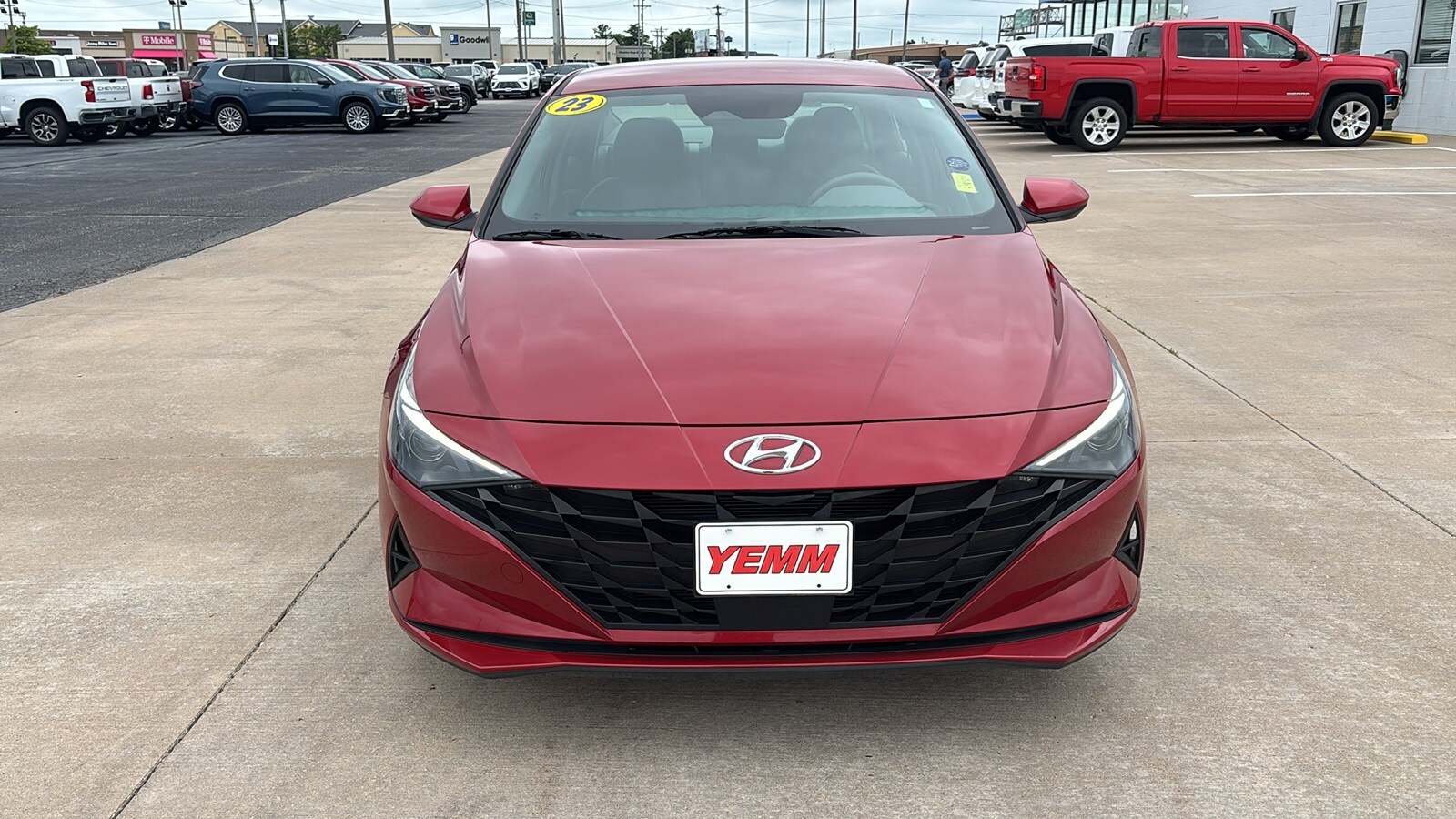2023 Hyundai Elantra SEL photo 3