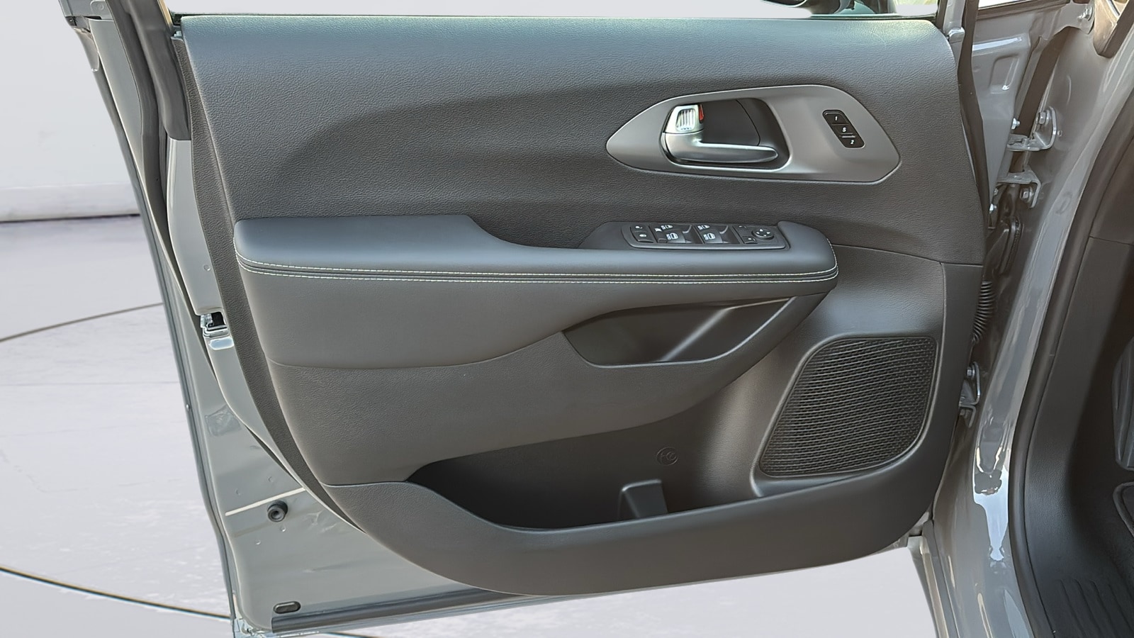 2025 Chrysler Pacifica Select - Photo 27