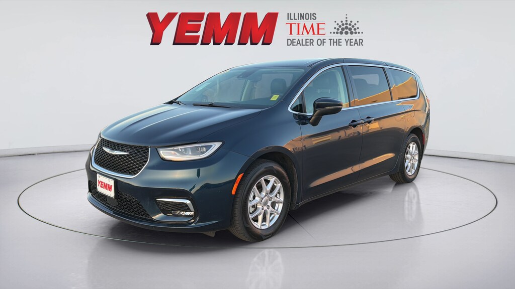 Used 2023 Chrysler Pacifica Touring L Minivan/Van