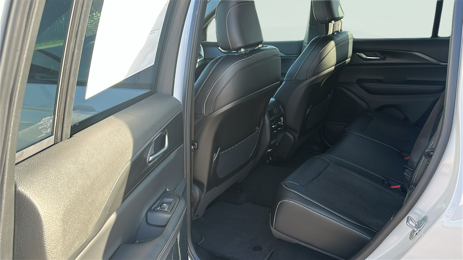 2025 Jeep Grand Cherokee Altitude - Photo 26