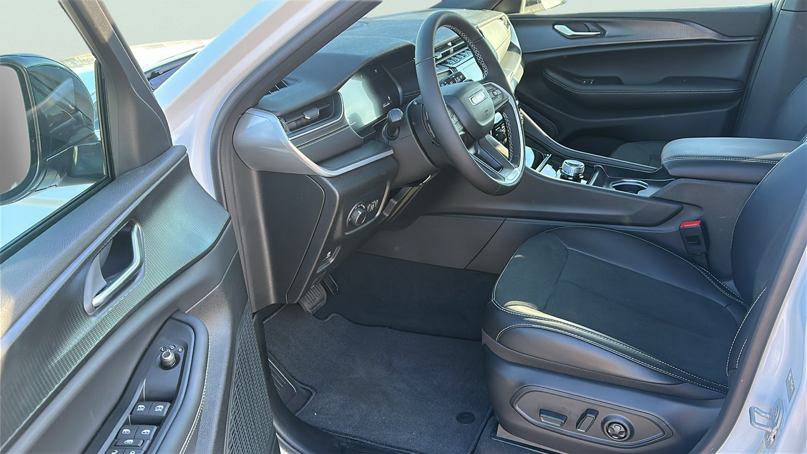 2025 Jeep Grand Cherokee Altitude - Photo 20