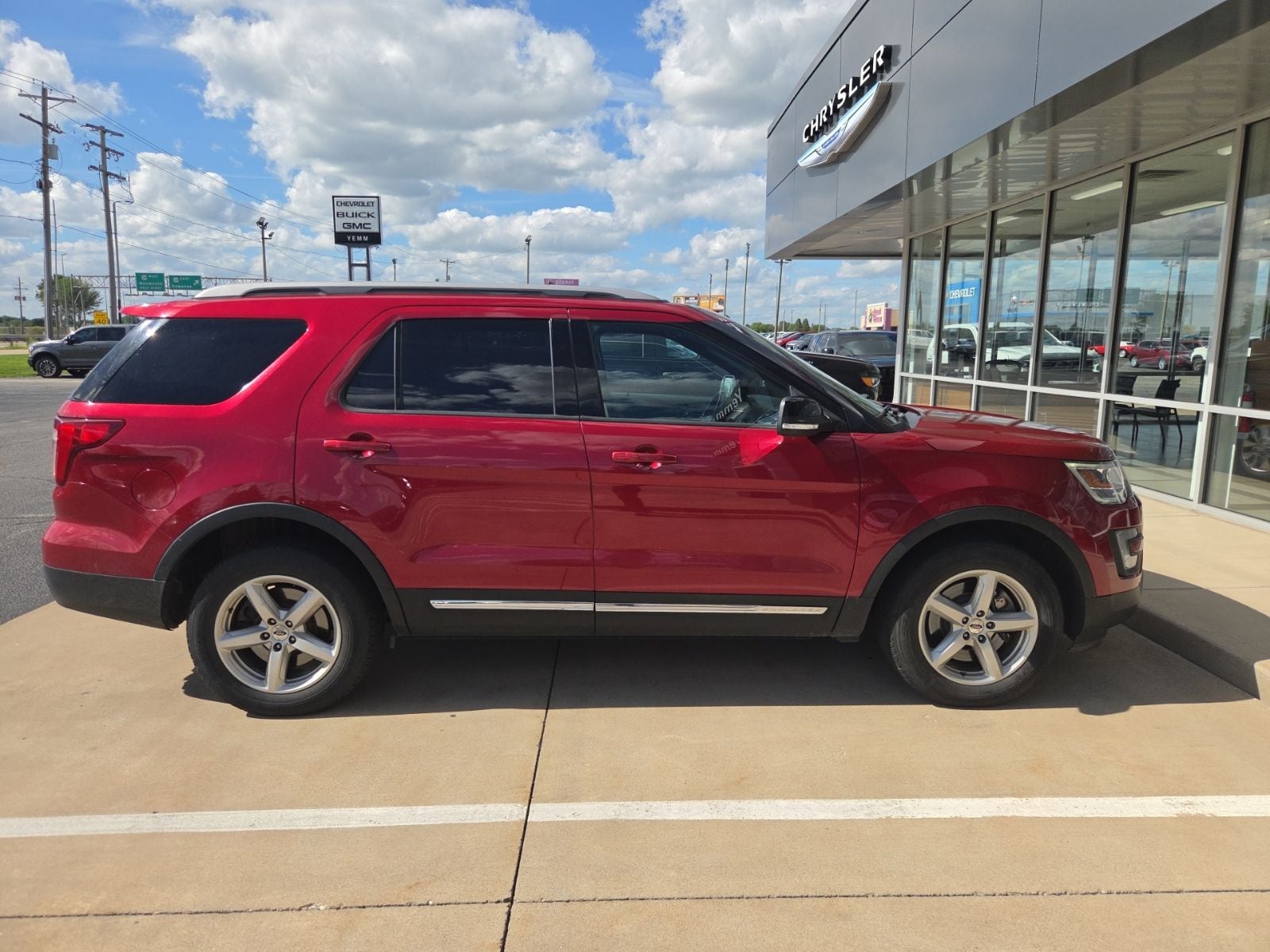 Used 2017 Ford Explorer XLT with VIN 1FM5K8DH4HGD84541 for sale in Galesburg, IL