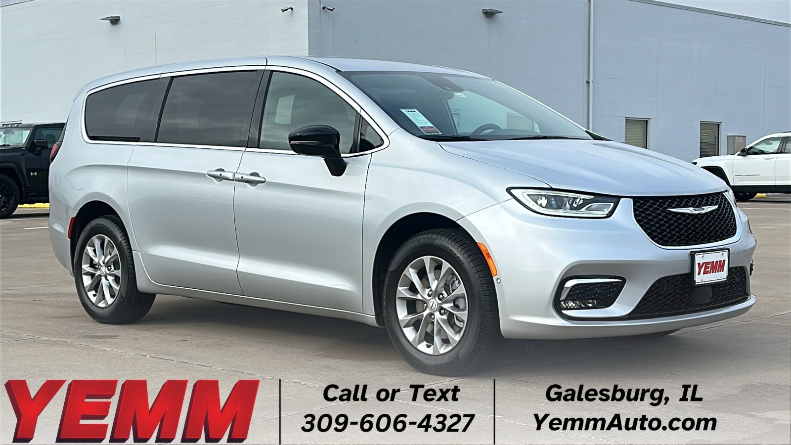 2026 Chrysler Pacifica Select's photo