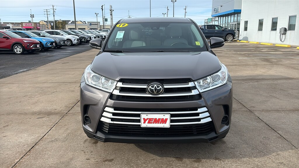 Used 2019 Toyota Highlander LE SUV