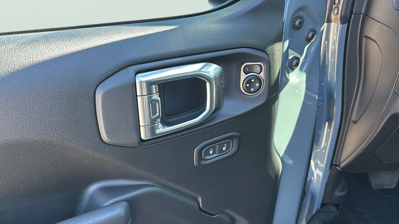 2026 Jeep Wrangler 2-Door Willys - Photo 24