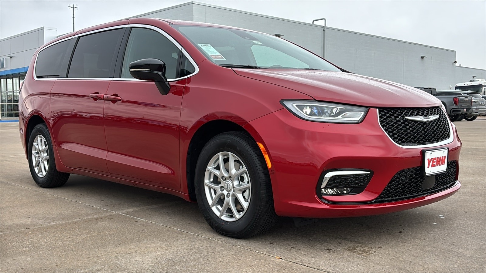 2026 Chrysler Pacifica Select's photo