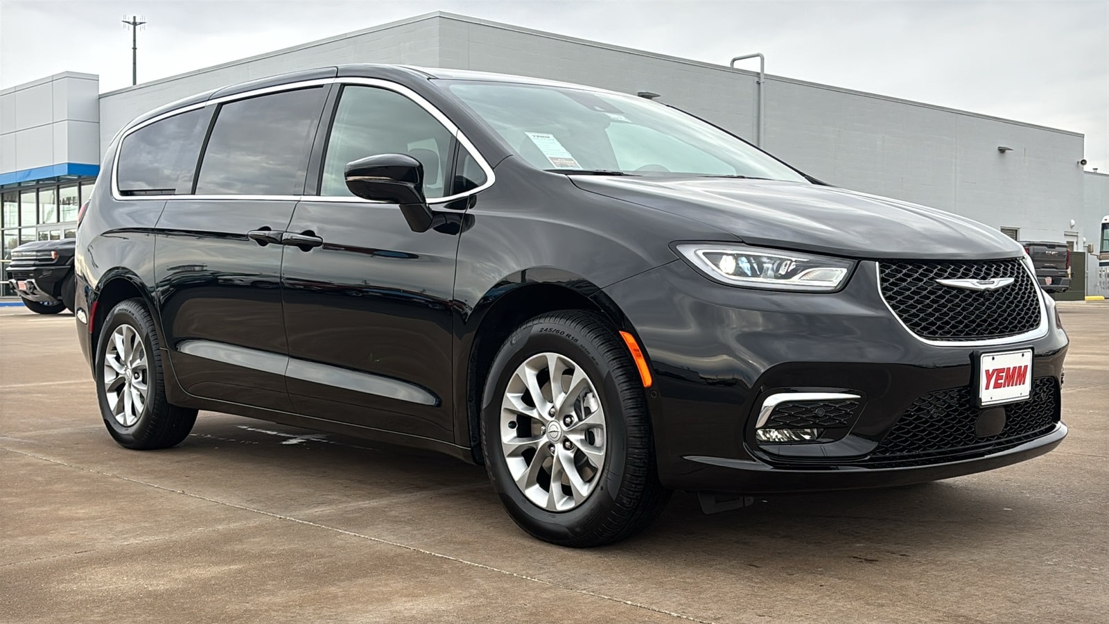 2026 Chrysler Pacifica Select's photo