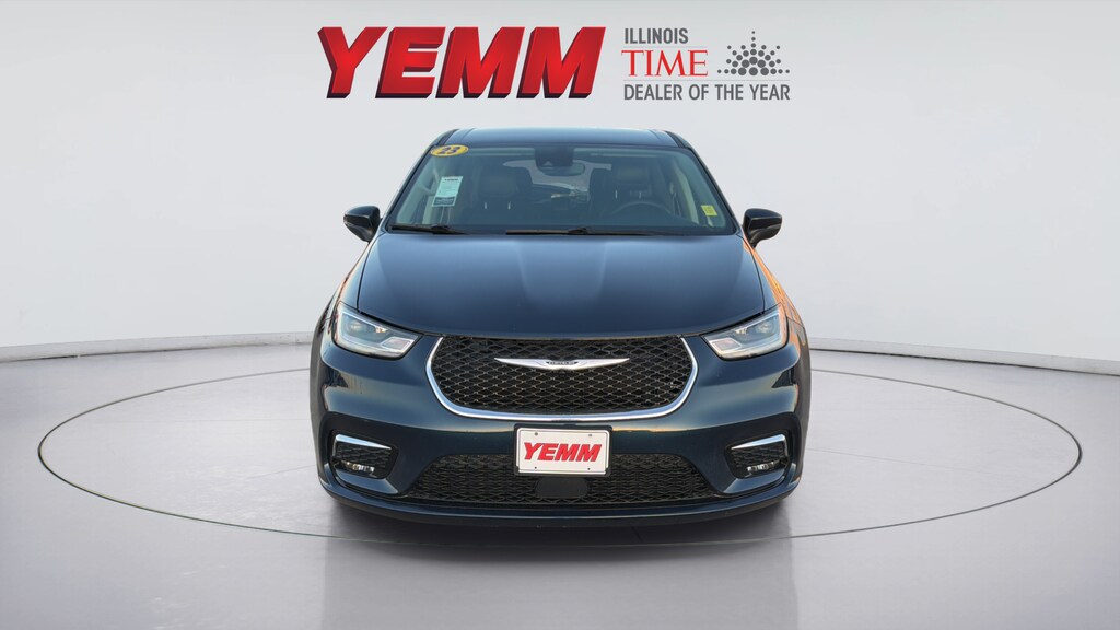 Used 2023 Chrysler Pacifica Touring L Minivan/Van