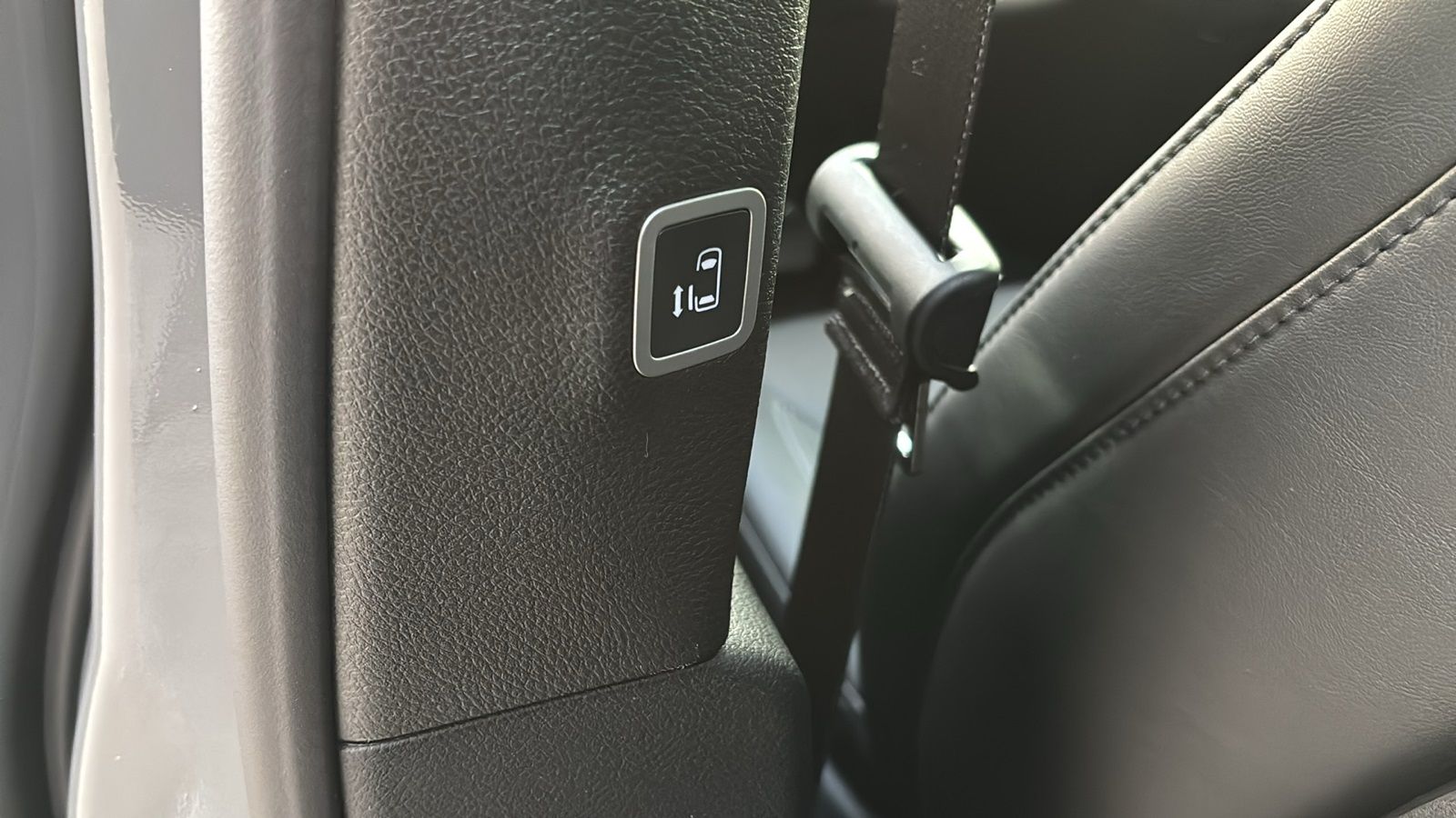 2025 Chrysler Pacifica Select - Photo 29