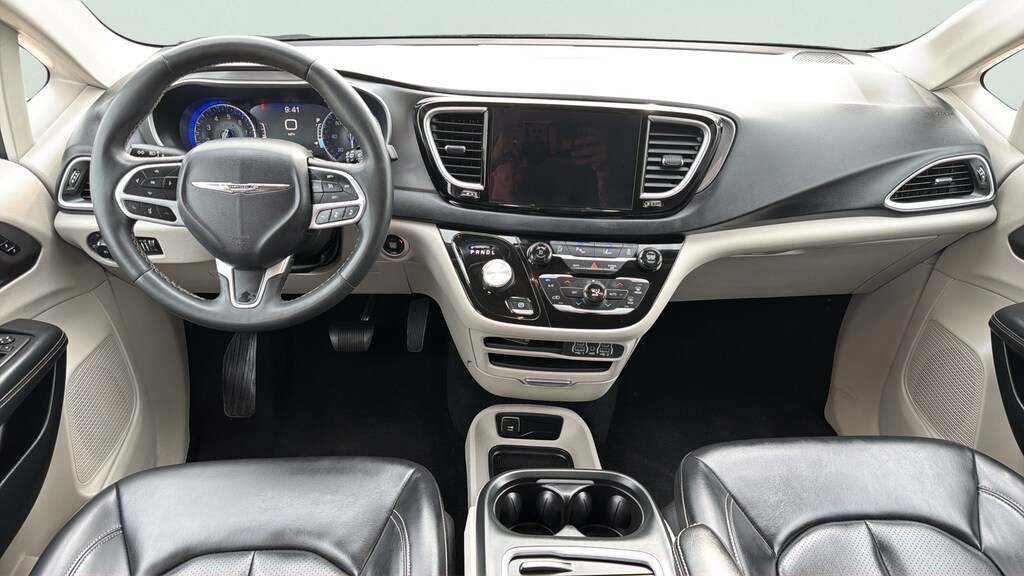 Used 2023 Chrysler Pacifica Touring L Minivan/Van