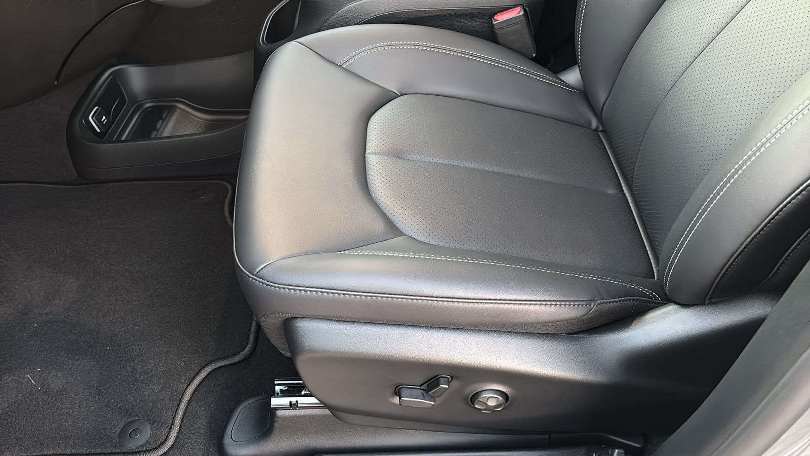 2025 Chrysler Pacifica Select - Photo 26