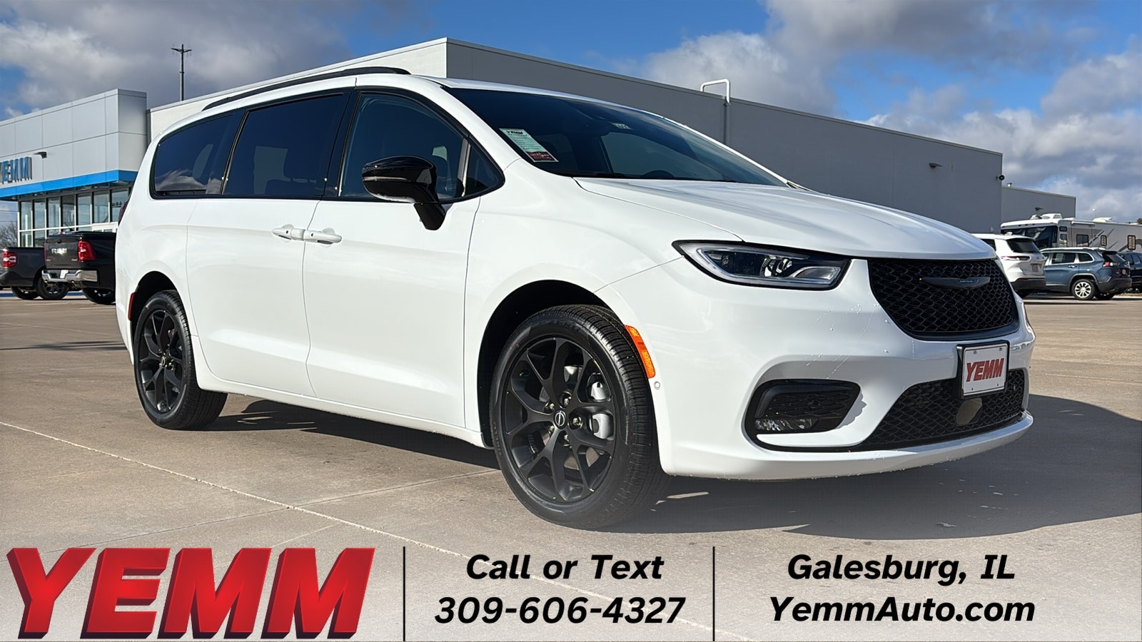 2026 Chrysler Pacifica Select's photo