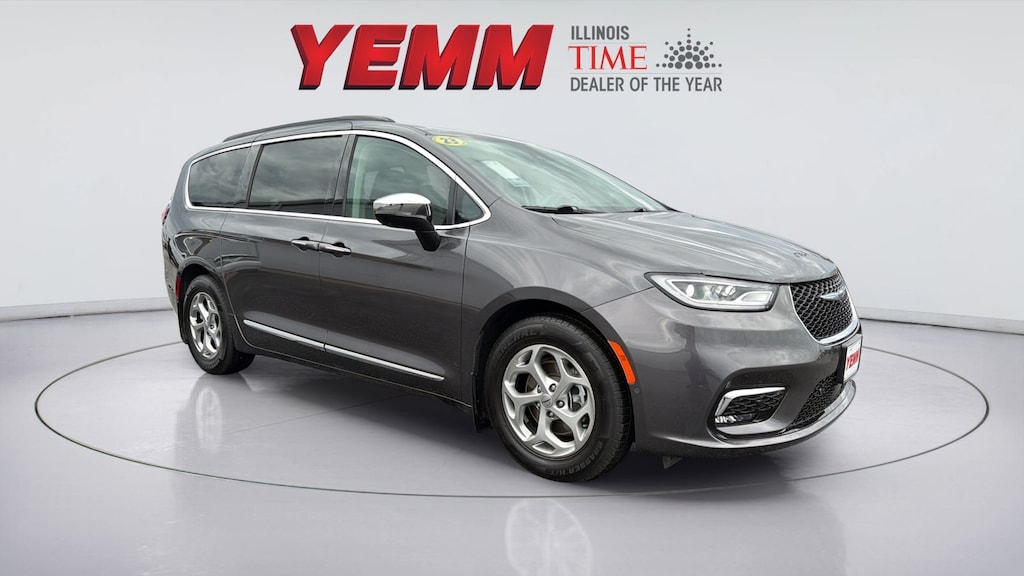 Used 2023 Chrysler Pacifica Limited Minivan/Van