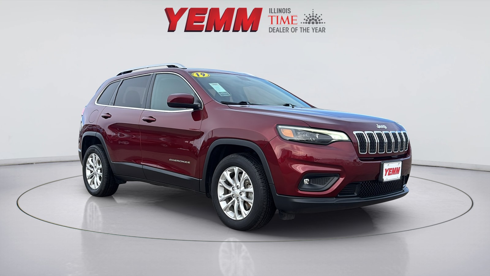 Used 2019 Jeep Cherokee Latitude with VIN 1C4PJLCX0KD243762 for sale in Galesburg, IL