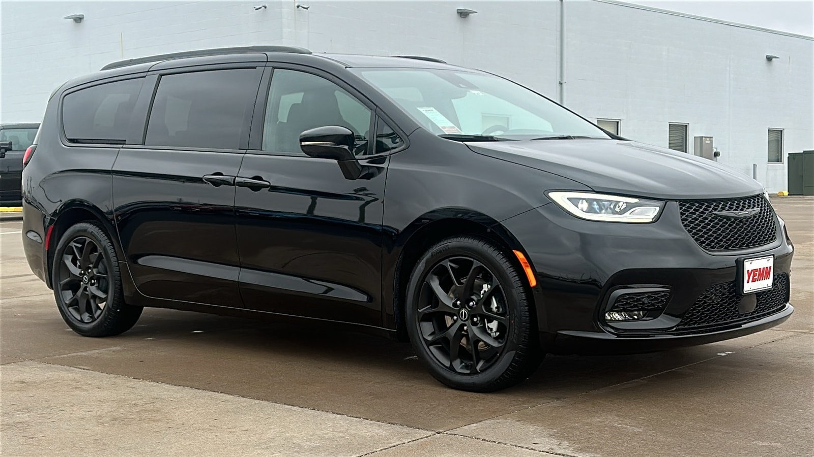 2026 Chrysler Pacifica Select's photo