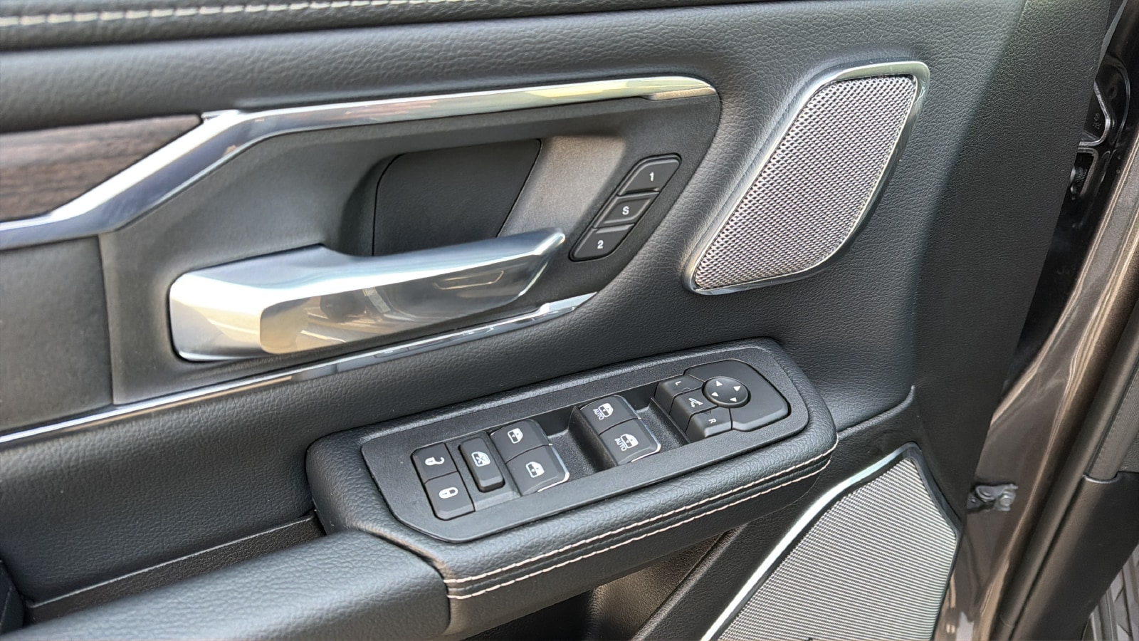 2026 RAM 1500 Laramie - Photo 22