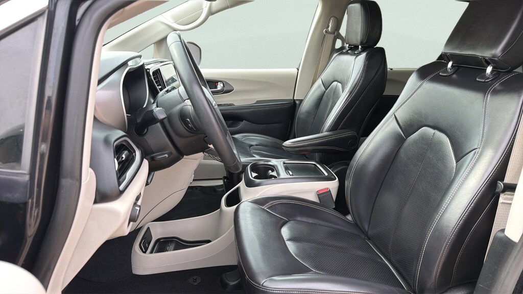 Used 2023 Chrysler Pacifica Touring L Minivan/Van