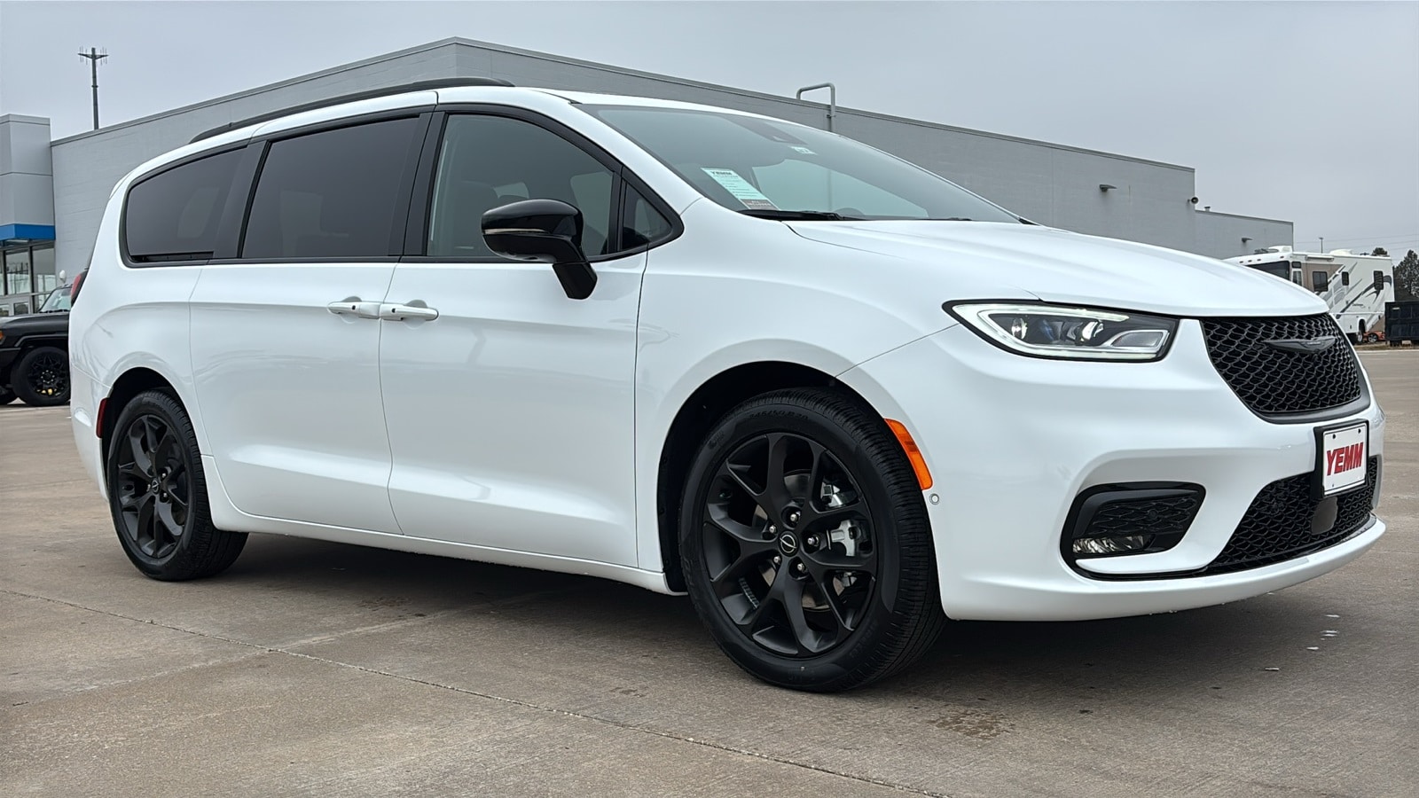 2026 Chrysler Pacifica Limited's photo