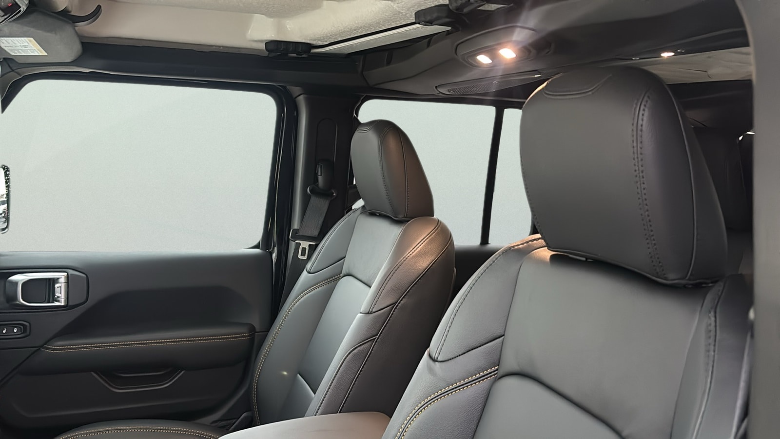 2025 Jeep Wrangler 4-Door Sahara - Photo 24
