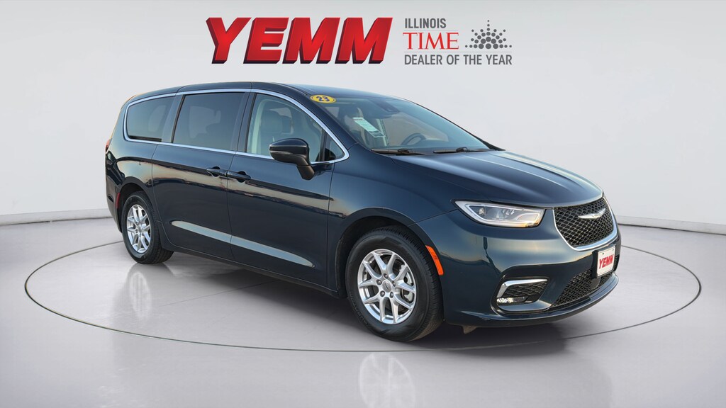 Used 2023 Chrysler Pacifica Touring L Minivan/Van
