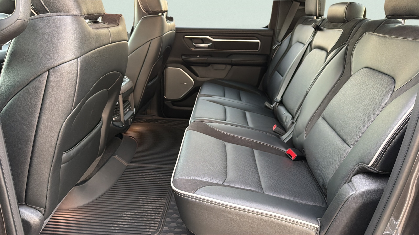 2026 RAM 1500 Laramie - Photo 23