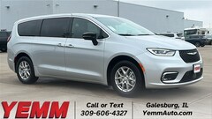 2026 Chrysler Pacifica SELECT Passenger Van