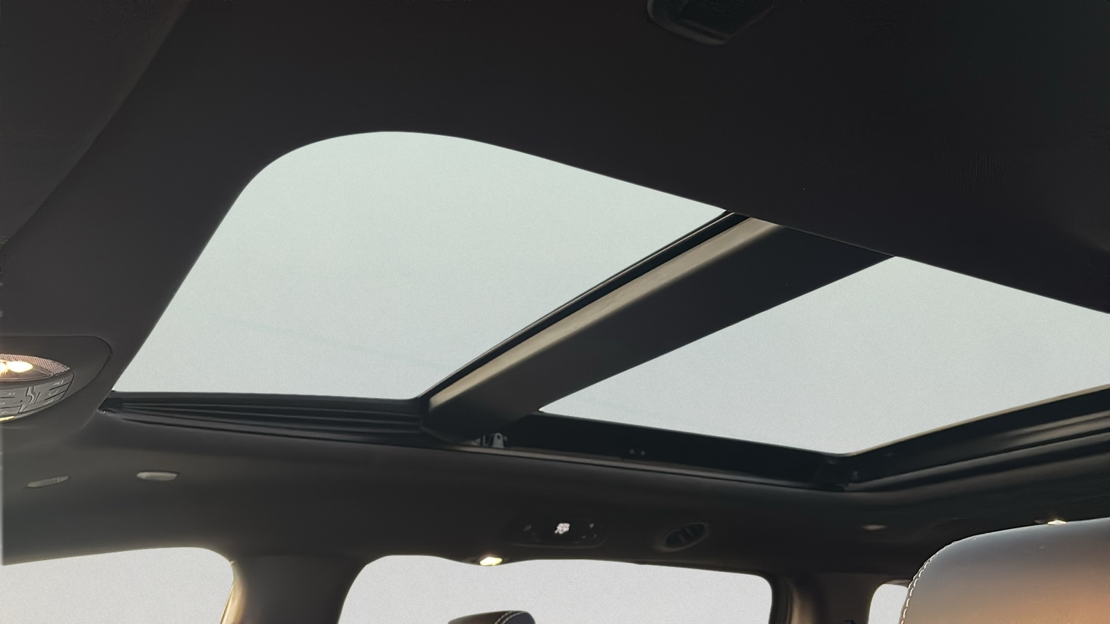 2025 Chrysler Pacifica Select - Photo 14