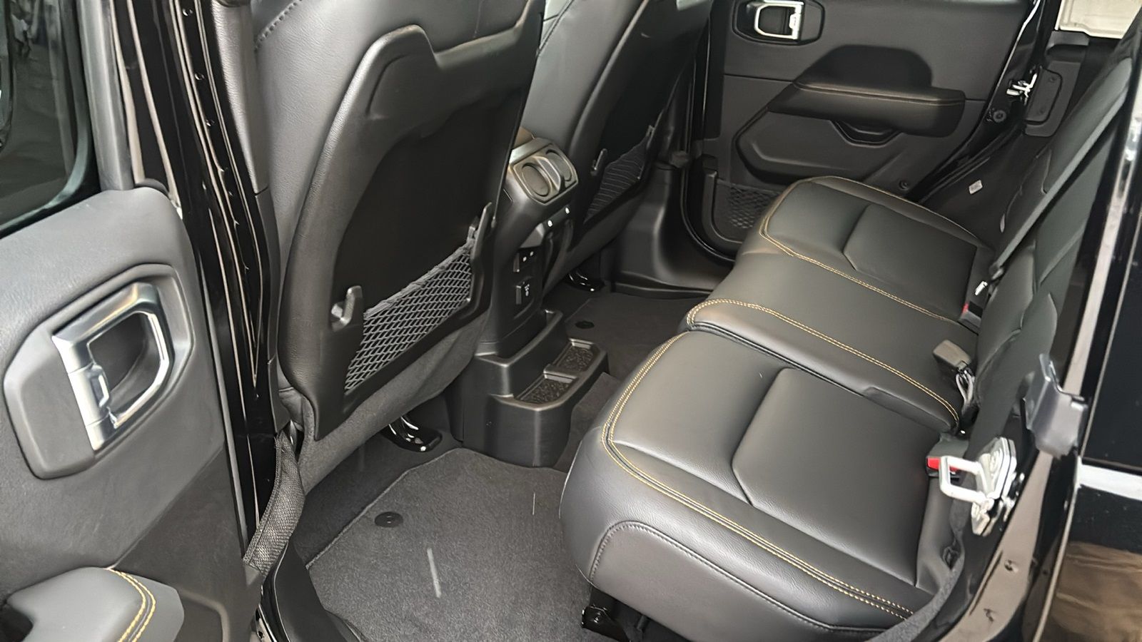 2025 Jeep Wrangler 4-Door Sahara - Photo 28