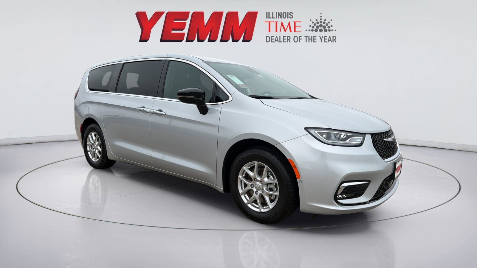 2026 Chrysler Pacifica Select's photo