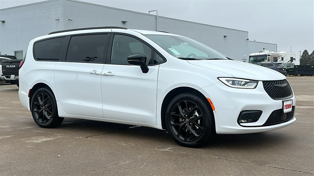 New 2026 Chrysler Pacifica SELECT Passenger Van