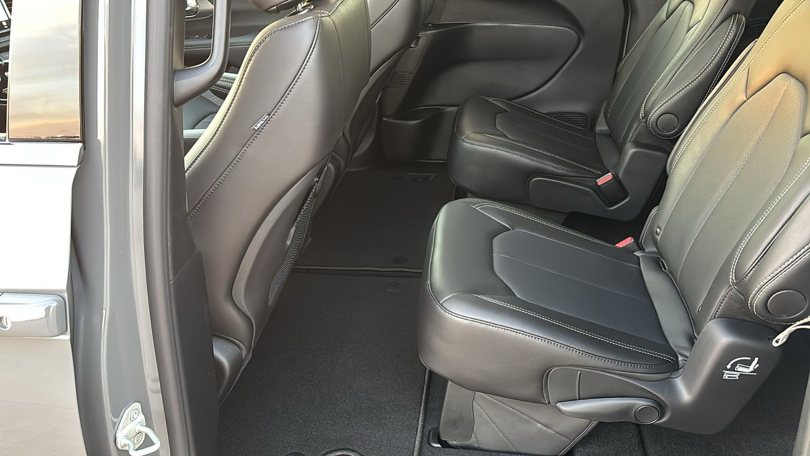 2025 Chrysler Pacifica Select - Photo 28