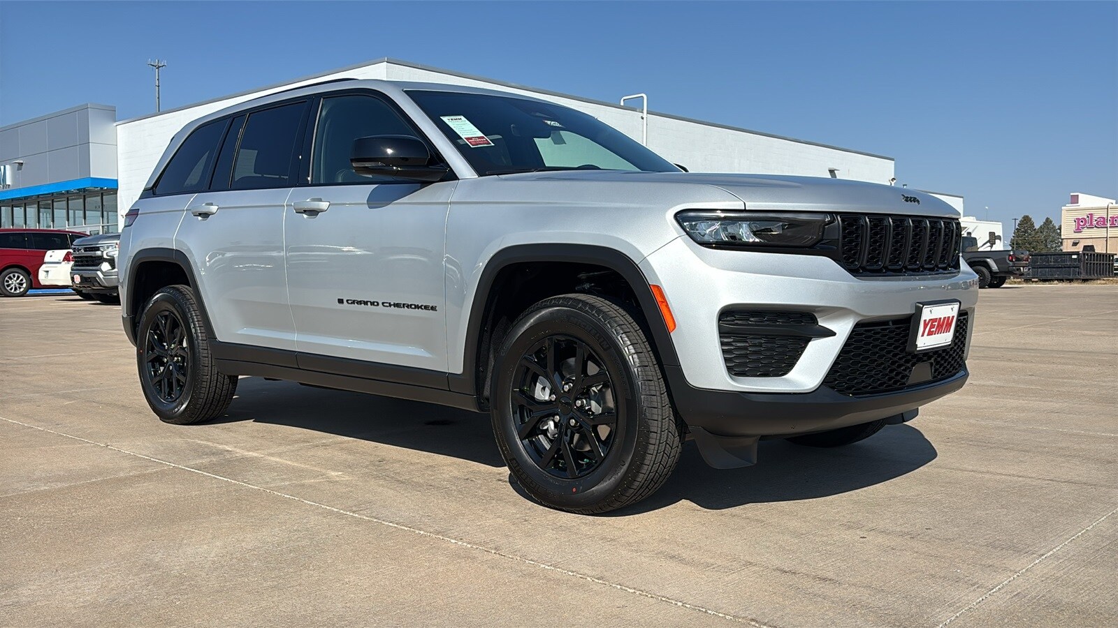 2025 Jeep Grand Cherokee Altitude photo 2