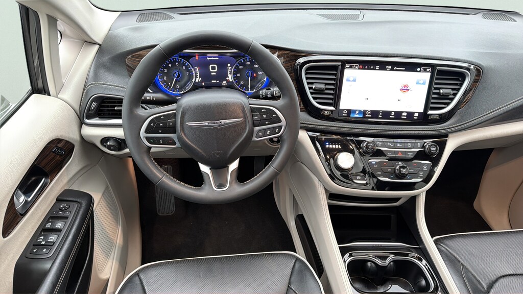 Used 2023 Chrysler Pacifica Limited Minivan/Van
