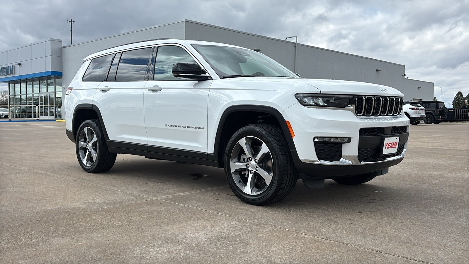 2025 Jeep Grand Cherokee L photo 2