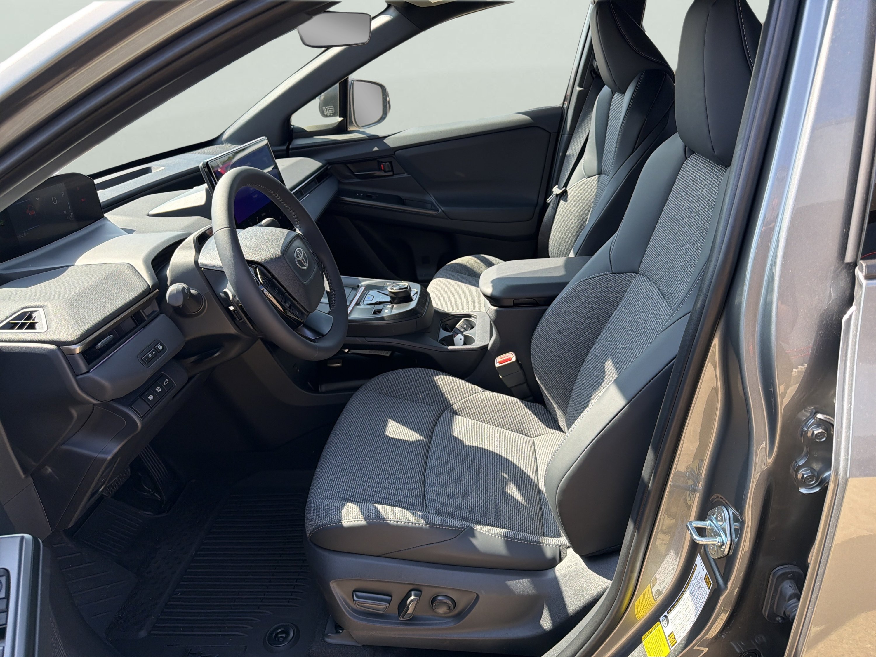 2026 Toyota bZ XLE - Photo 14