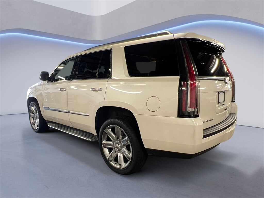 2015 Cadillac Escalade Luxury photo 3