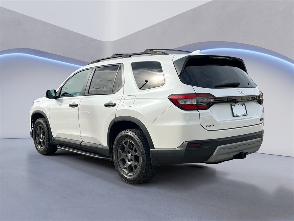 2023 Honda Pilot TrailSport photo 2