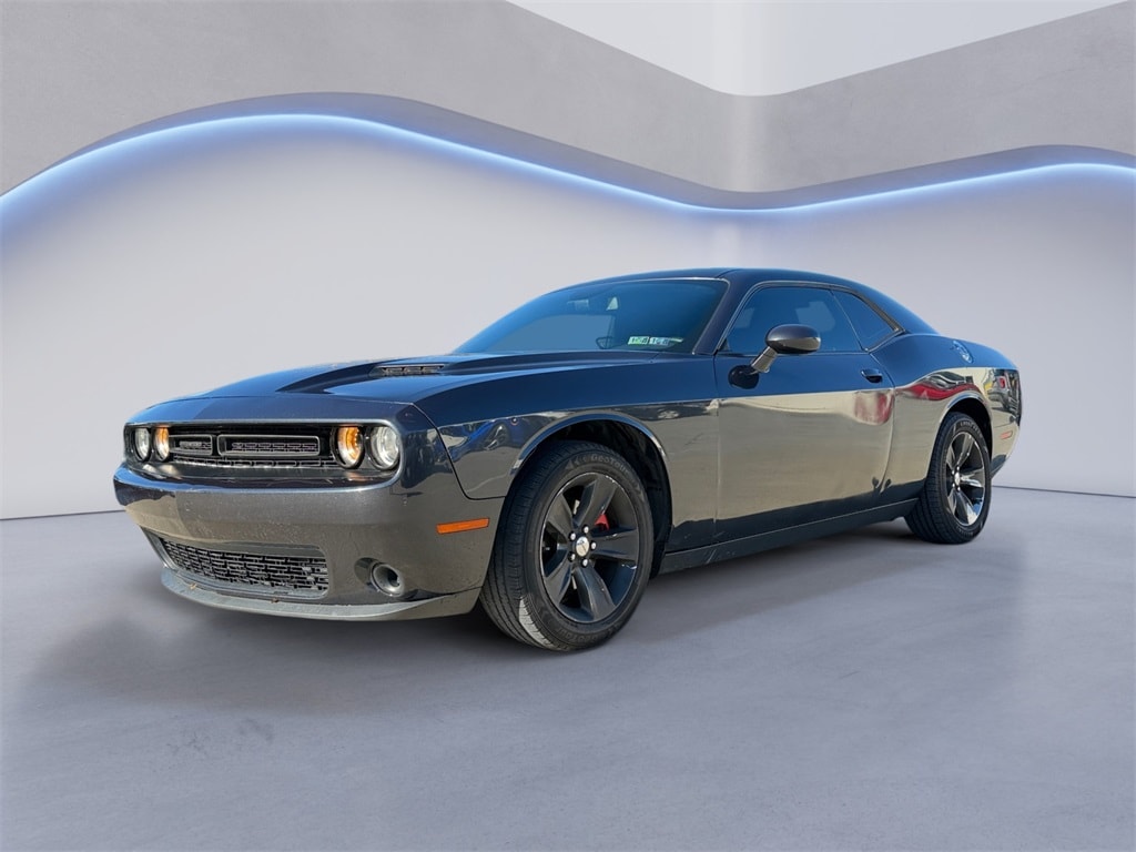 2017 Dodge Challenger SXT's photo