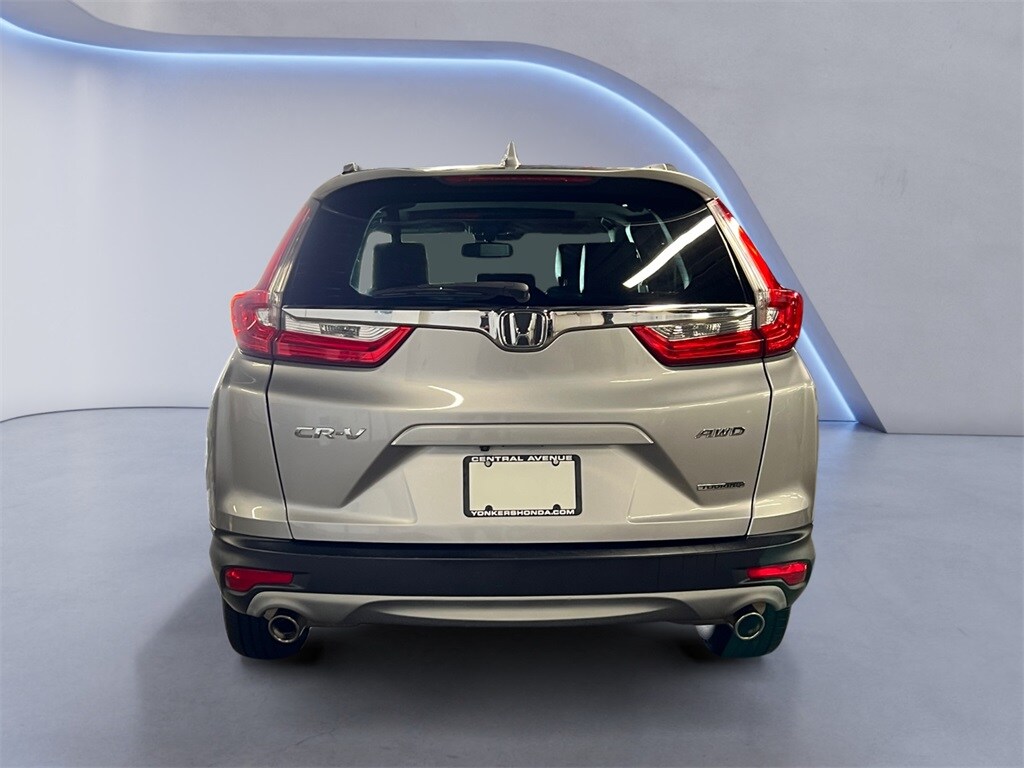 2017 Honda CR-V Touring photo 4