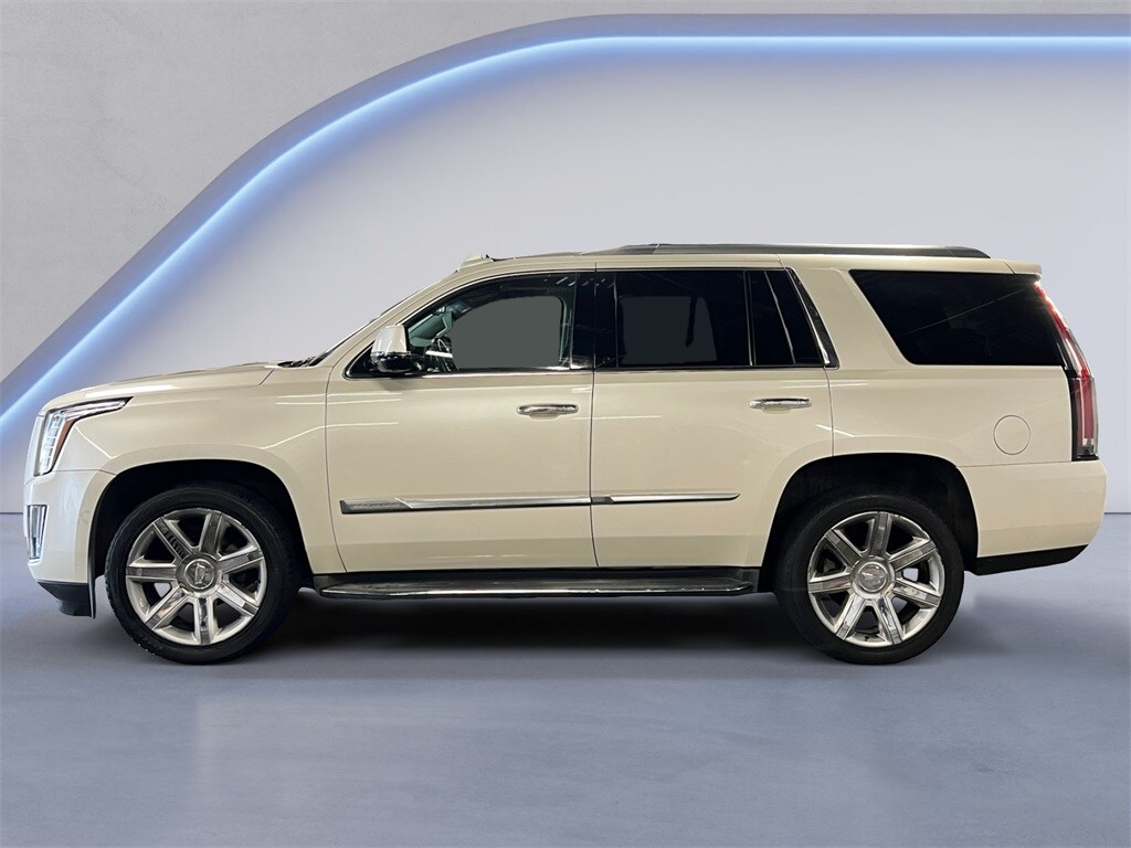 2015 Cadillac Escalade Luxury photo 2