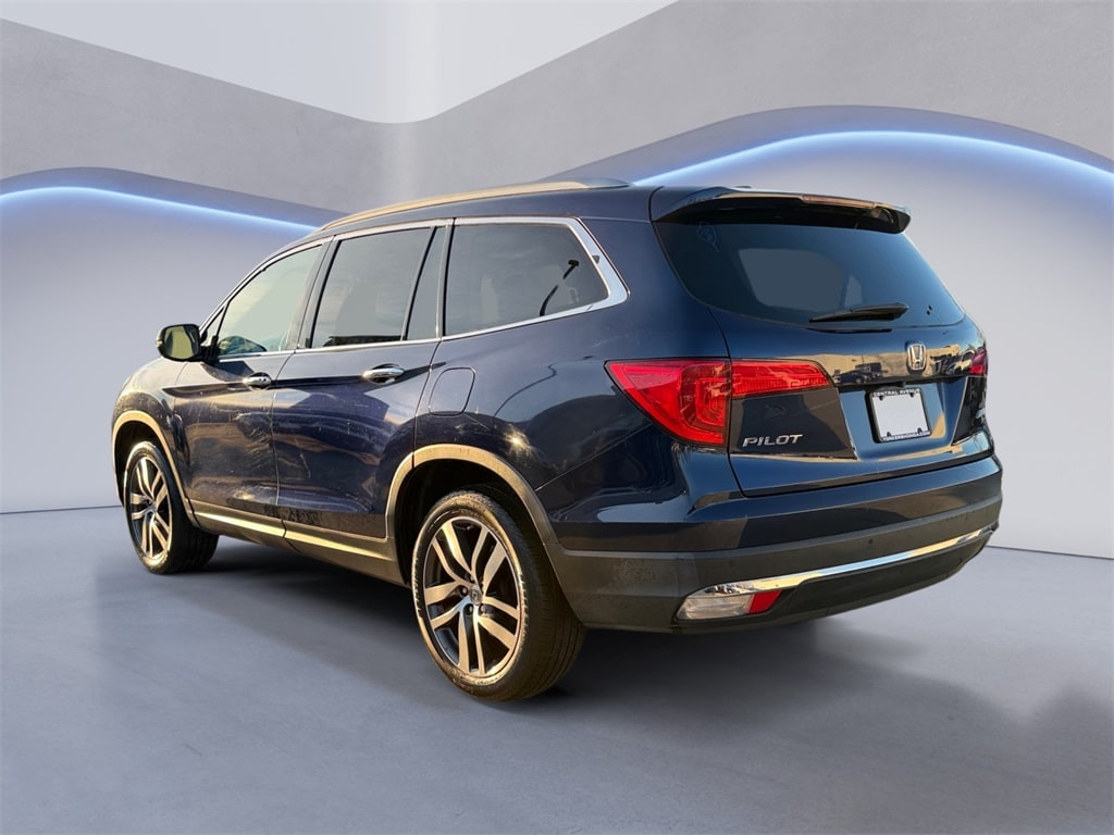 2017 Honda Pilot Touring photo 2
