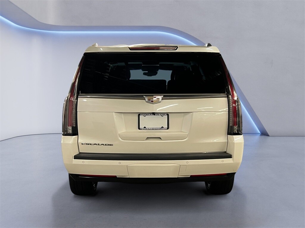 2015 Cadillac Escalade Luxury photo 4