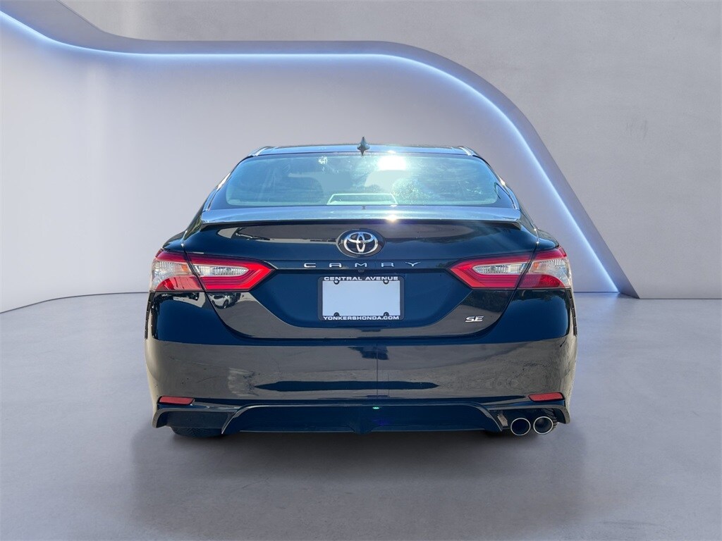2019 Toyota Camry SE photo 4