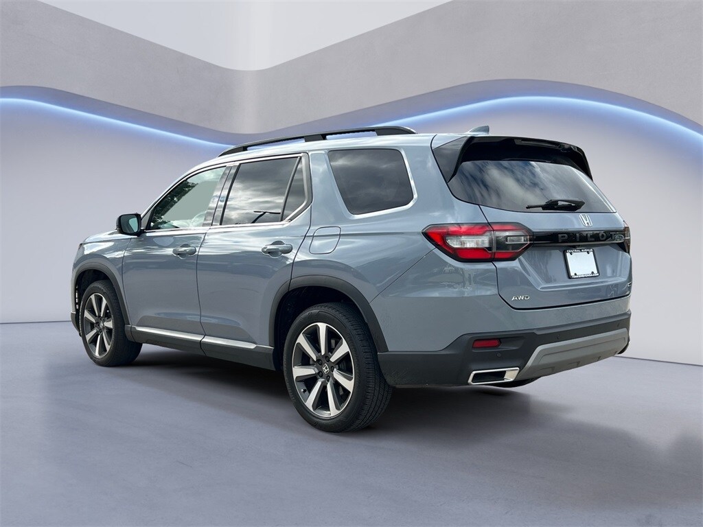 2023 Honda Pilot Touring photo 2